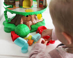 Origineel speelgoed voor 1 jaar: Stimuleer de ontwikkeling van uw kleintje met creatieve en educatieve keuzes