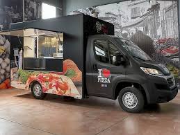Geniet van authentieke pizza uit onze mobiele food truck!